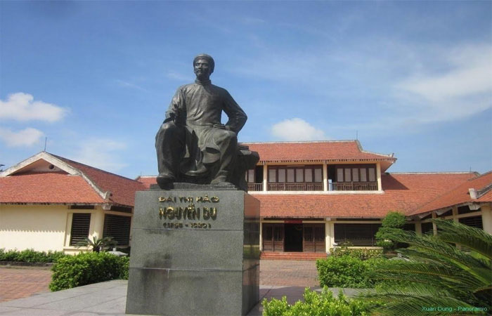 Bình giảng đoạn thơ: "Tiếng thơ ai động đất trời ........như tiếng  mẹ ru những ngày